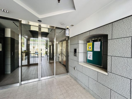 �ޗǌ�����s�����P�u �̒��Ã}���V�����̃G���g�����X