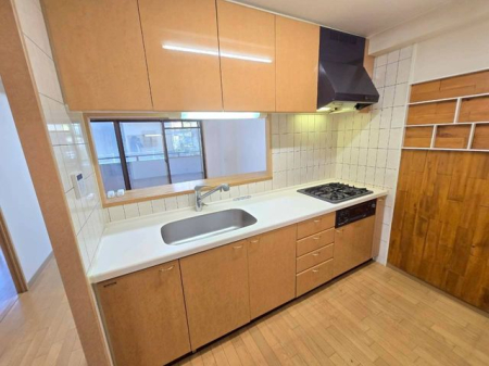 �ޗǌ��ޗǎs�w����5���ڂ̒��Ã}���V�����̃L�b�`��