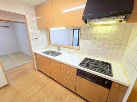 �ޗǌ��ޗǎs�w����5���ڂ̒��Ã}���V�����̃L�b�`��