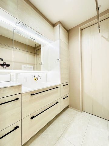 �ޗǌ��ޗǎs���o�����u4���ڂ̒��È�ˌ��Ă̐��ʑ�E���ʏ�