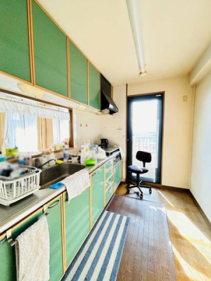 �ޗǌ���a�S�R�s��� �̒��Ã}���V�����̃L�b�`��