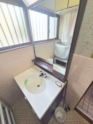 �ޗǌ��ޗǎs�Z��5���ڂ̒��È�ˌ��Ă̐��ʑ�E���ʏ�