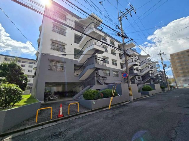 �ޗǌ��ޗǎs��{��4���ڂ̒��Ã}���V�����̌��n�O�ώʐ^