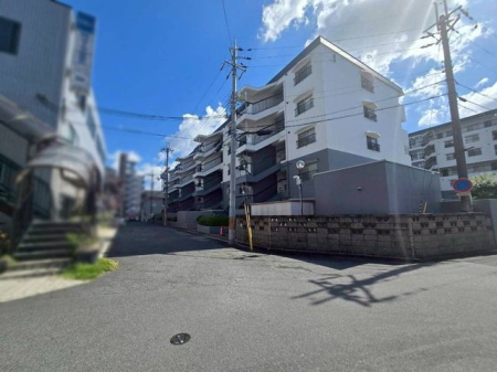 �ޗǌ��ޗǎs��{��4���ڂ̒��Ã}���V�����̌��n�O�ώʐ^