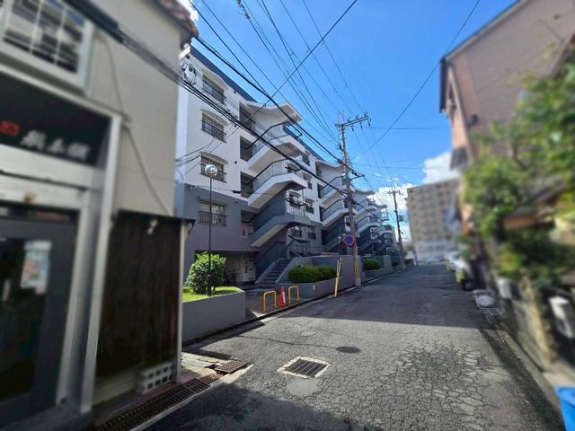 �ޗǌ��ޗǎs��{��4���ڂ̒��Ã}���V�����̌��n�O�ώʐ^