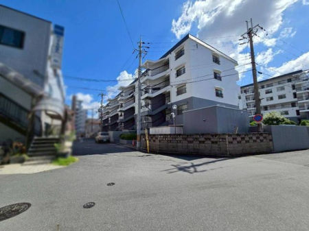 �ޗǌ��ޗǎs��{��4���ڂ̒��Ã}���V�����̌��n�O�ώʐ^