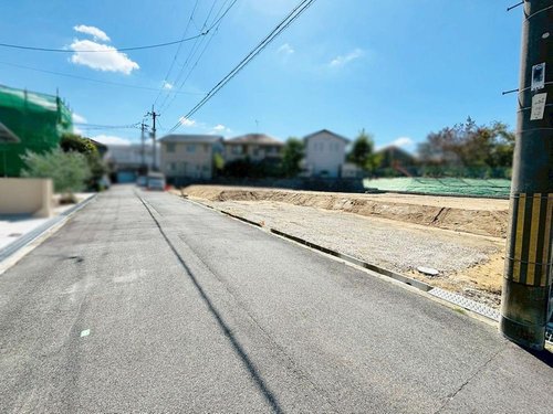 �ޗǌ��ޗǎs�w����a��1�̓y�n�̑O�ʓ��H�܂ތ��n�ʐ^