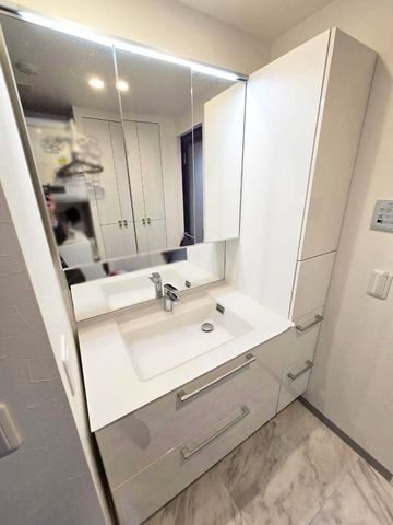 �ޗǌ��ޗǎs��{��3���ڂ̒��Ã}���V�����̐��ʑ�E���ʏ�