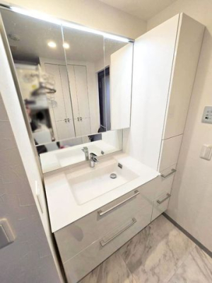 �ޗǌ��ޗǎs��{��3���ڂ̒��Ã}���V�����̐��ʑ�E���ʏ�