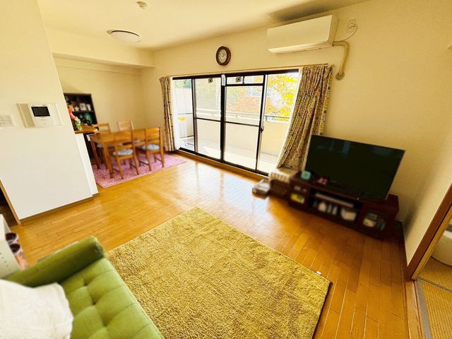 �ޗǌ��ޗǎs�w����5���ڂ̒��Ã}���V�����̃��r���O