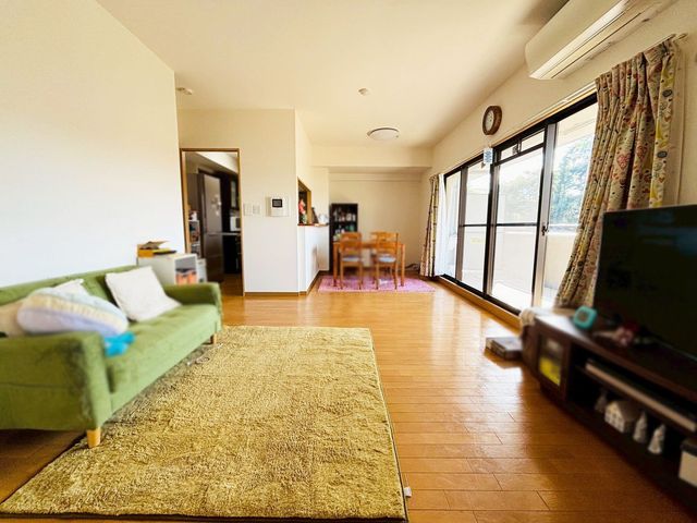 �ޗǌ��ޗǎs�w����5���ڂ̒��Ã}���V�����̃��r���O