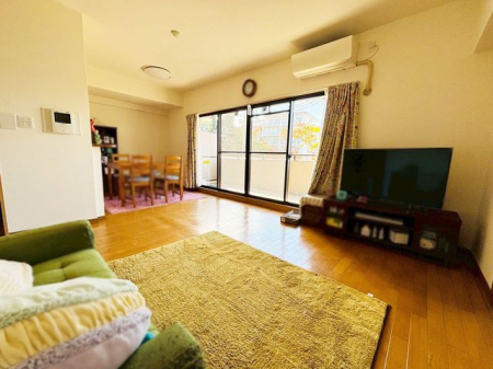 �ޗǌ��ޗǎs�w����5���ڂ̒��Ã}���V�����̃��r���O