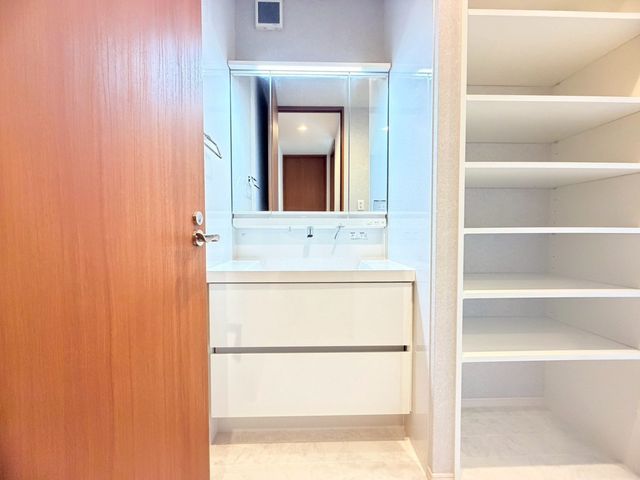 �ޗǌ��ޗǎs����4���ڂ̒��È�ˌ��Ă̐��ʑ�E���ʏ�