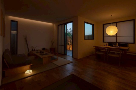 �ޗǌ�����s�U���� �̒��È�ˌ��Ẵ��r���O