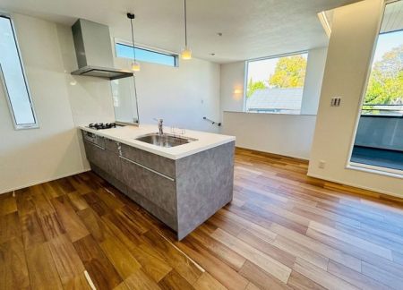 �ޗǌ�����s���P�u �̐V�z��ˌ��ẴL�b�`��