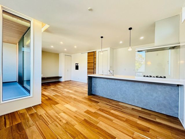 �ޗǌ�����s���P�u �̐V�z��ˌ��Ẵ��r���O