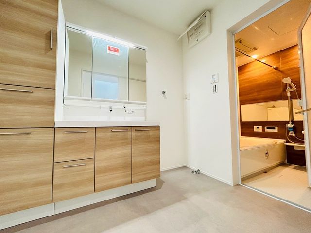 �ޗǌ�����s���P�u �̐V�z��ˌ��Ă̐��ʑ�E���ʏ�