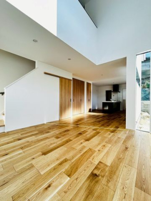 �ޗǌ�����s�J�c�� �̐V�z��ˌ��Ẵ��r���O