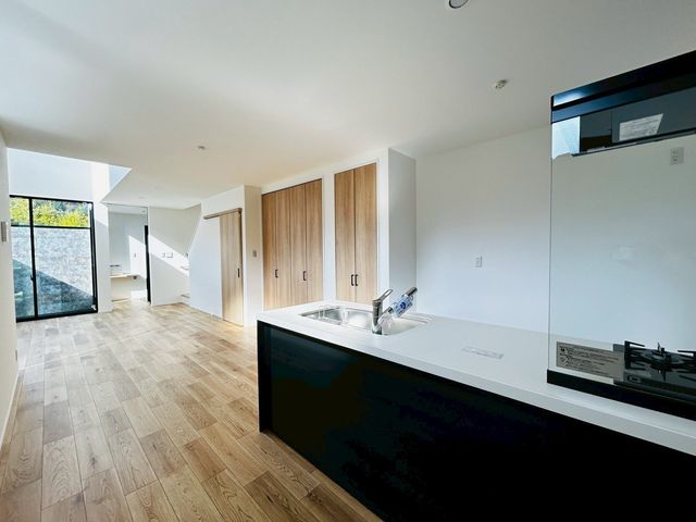 �ޗǌ�����s�J�c�� �̐V�z��ˌ��Ẵ��r���O