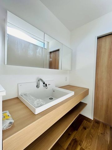 �ޗǌ�����s�J�c�� �̐V�z��ˌ��Ă̐��ʑ�E���ʏ�