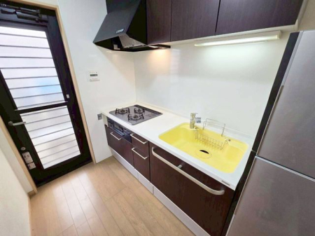 �ޗǌ��ޗǎs�O���{�� �̒��È�ˌ��ẴL�b�`��