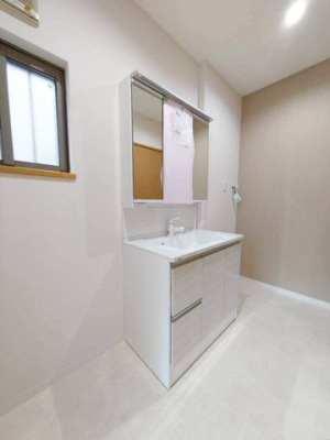 ���s�{���y�S���ؒ�����9���ڂ̒��È�ˌ��Ă̐��ʑ�E���ʏ�