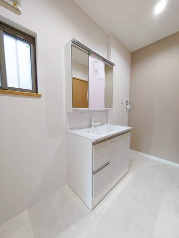 ���s�{���y�S���ؒ�����9���ڂ̒��È�ˌ��Ă̐��ʑ�E���ʏ�