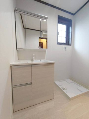 ���s�{�ؒÐ�s�ؒÐ��7���ڂ̒��È�ˌ��Ă̐��ʑ�E���ʏ�