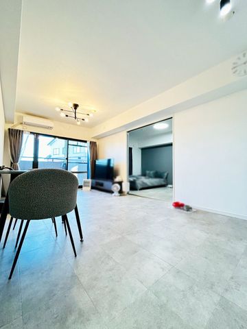 �ޗǌ�����s���V�� �̒��Ã}���V�����̃��r���O