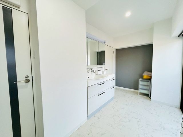 �ޗǌ�����s���V�� �̒��Ã}���V�����̐��ʑ�E���ʏ�