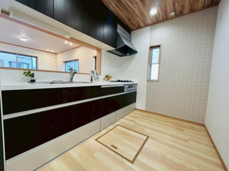 �ޗǌ��ޗǎs���𐼒�1���ڂ̒��È�ˌ��ẴL�b�`��