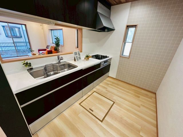 �ޗǌ��ޗǎs���𐼒�1���ڂ̒��È�ˌ��ẴL�b�`��