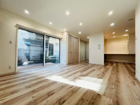 �ޗǌ��ޗǎs���𐼒�1���ڂ̒��È�ˌ��Ẵ��r���O