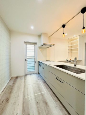 �ޗǌ��ޗǎs���𐼒�1���ڂ̒��È�ˌ��ẴL�b�`��