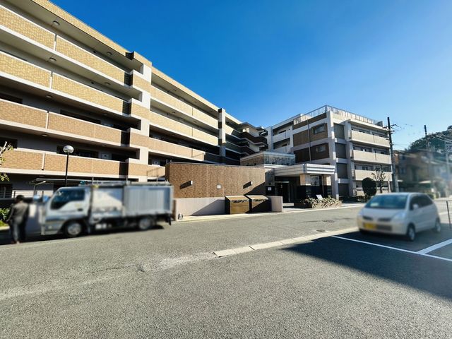 �ޗǌ��ޗǎs�O��1���ڂ̒��Ã}���V�����̌��n�O�ώʐ^