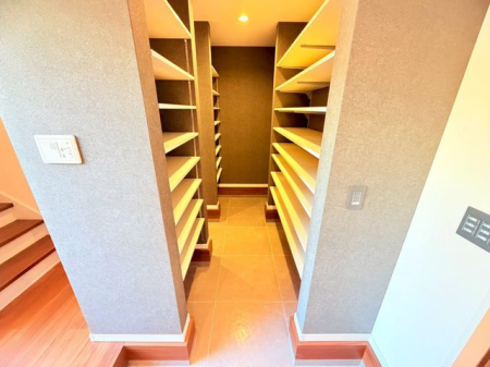 �ޗǌ�����s�Ғ� �̐V�z��ˌ��Ă̌���