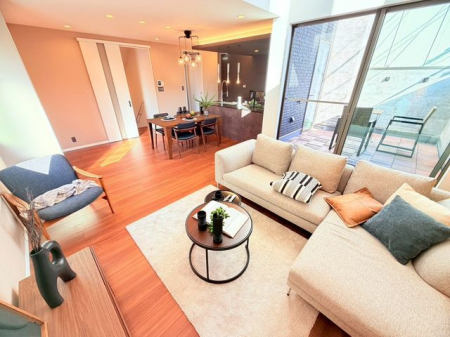 �ޗǌ�����s�Ғ� �̐V�z��ˌ��Ẵ��r���O