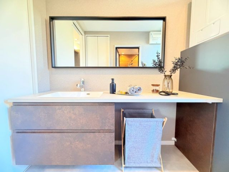 �ޗǌ�����s�Ғ� �̐V�z��ˌ��Ă̐��ʑ�E���ʏ�