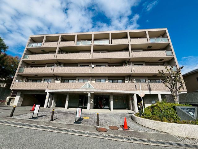 �ޗǌ��ޗǎs�w����5���ڂ̒��Ã}���V�����̌��n�O�ώʐ^