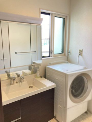 �ޗǌ�����s�����P�u �̒��È�ˌ��Ă̐��ʑ�E���ʏ�