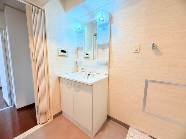 �ޗǌ��ޗǎs���厛������1���ڂ̒��Ã}���V�����̐��ʑ�E���ʏ�