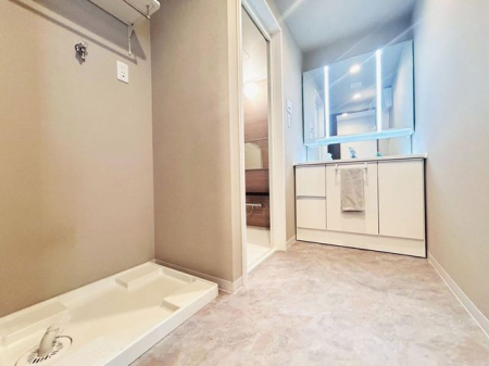 �ޗǌ����Ŏs���^��3���ڂ̒��Ã}���V�����̐��ʑ�E���ʏ�