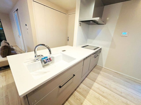 �ޗǌ���a�S�R�s��� �̐V�z��ˌ��ẴL�b�`��