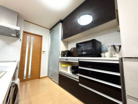 �ޗǌ�����s�V�݉� �̒��È�ˌ��ẴL�b�`��